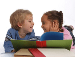 5 Alasan Ilmiah Harus Perbanyak Baca Buku Sejak Dini