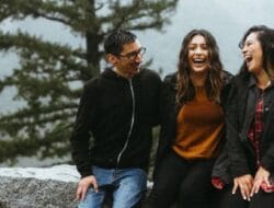 Cara Agar Disukai Banyak Orang, Nomor 4 yang Paling Mudah!