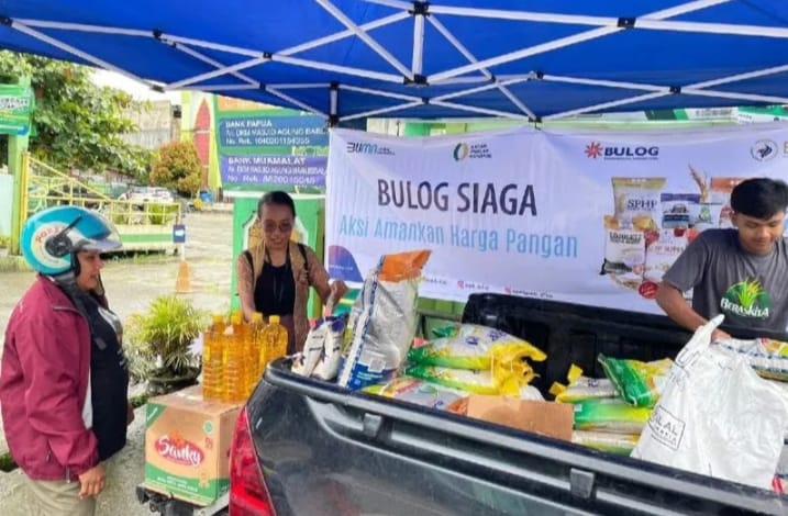 Antusias Warga Masyarakat Pada Saat Mengujungi Bulog Siaga Papua
