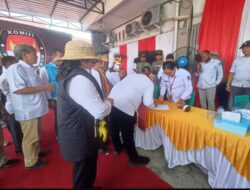 Jhon Wempi Wetipo dan Ausilius You Resmi Mendaftar Pilgub Papua Tengah