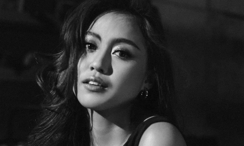 Single Sisca Terbawa suasana