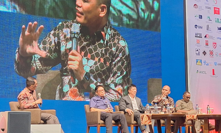 Hendricus Andy Simarmata, Ketua IAP menyampaikan, IKN adalah simbol Indonesia keluar dari Jawasentris pada gelaran Indonesia Smart Nation Award yang digelar oleh Citiasia di ICE BSD pada Kamis (8/8). (Nikita/Milenianews)