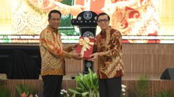 Terima Jabatan Menkumham, Supratman Minta Kolaborasi Seluruh Jajaran Kemenkumham 3 Terima Jabatan Menkumham, Supratman Minta Kolaborasi Seluruh Jajaran Kemenkumham 3