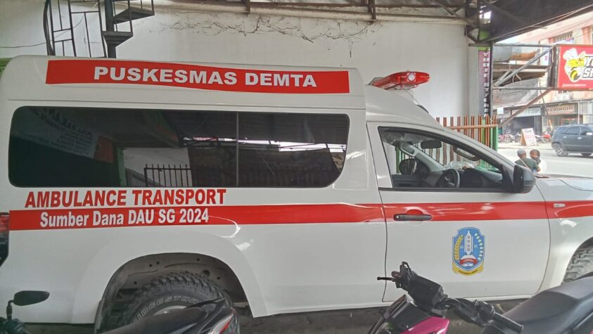 Mobil Ambulance baru yang di berikan Dinas Kesehatan Kabupaten Jayapura, kepada puskesmas Demta.