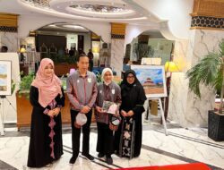 DWP UIN Ar-Raniry Serahkan Buku “Muslim Fashion Iriana Joko Widodo” untuk Promosi Fesyen Muslim Indonesia