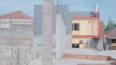 Pembangunan Pesantren Darul Hijrah Putri Surabaya Terus Dikebut, Pilar Lantai Dua Telah Berdiri Kokoh