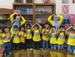 Siswa KB-TK Bosowa Bina Insani Kunjungi Batik Handayani Geulis