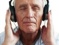 Dengerin Musik, Bisa Jadi Terapi Penyembuhan Pasca Operasi