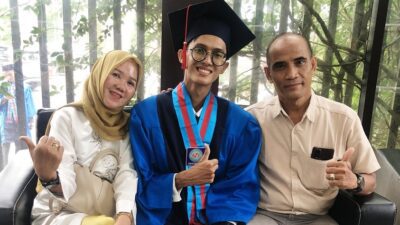 Elang di wisuda Universitas BSI kampus Pontianak