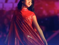 Isyana Sarasvati Buka Konser Tunggalnya dengan Penampilan Seriosa