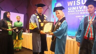 Wisudawan Terbaik Universitas BSI kampus Pontianak