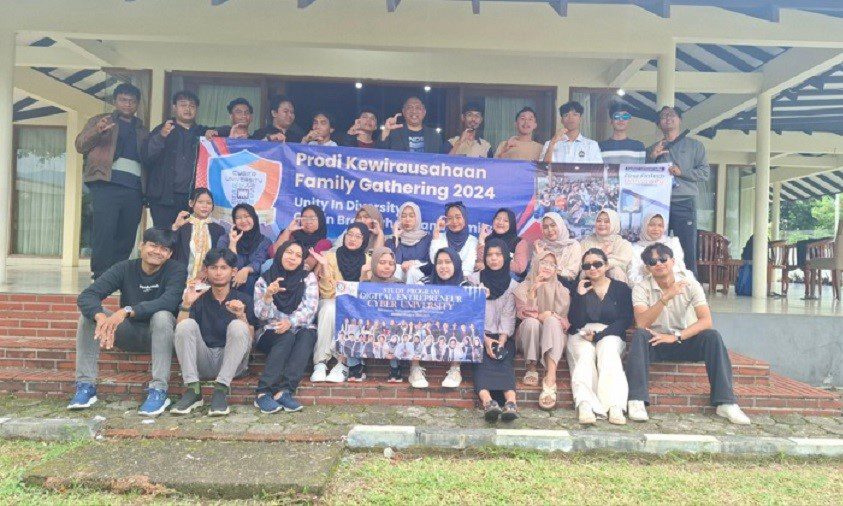 family gathering Prodi Digital Entrepreneur Cyber University