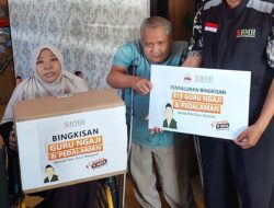 BMH Salurkan Bingkisan untuk Guru Ngaji di Kediri pada Hari Guru 2024