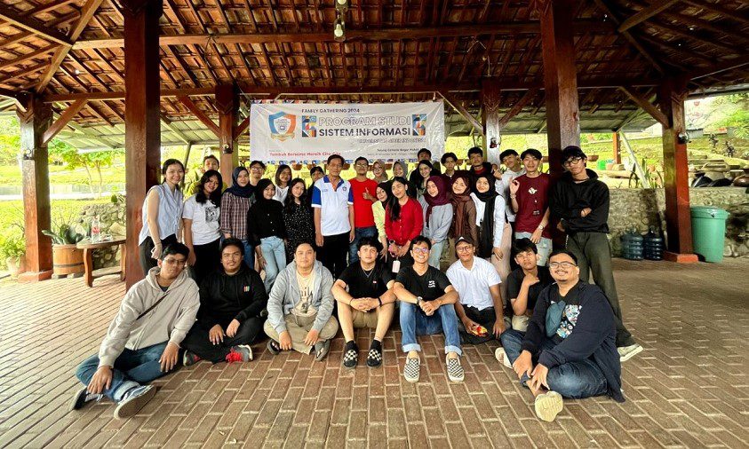 Family Gathering Prodi Sistem Informasi Cyber University