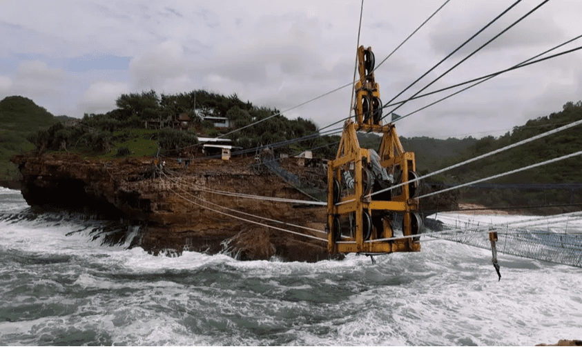 Liburan Nataru di Pantai Timang