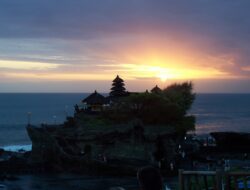 tempat liburan di Bali Tanah Lot
