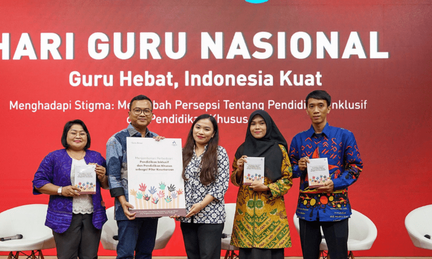 Guna rayakan Hari Guru Nasional, Putera Sampoerna Foundation (PSF) luncurkan buku hasil kolaborasi Guru Binar, Direktorat Jenderal Guru dan Tenaga Kependidikan (Ditjen GTK) Kemendikdasmen RI dan Merdeka Mengajar pada Selasa (3/12) di Gedung A Kemendikbud RI