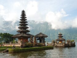 tempat liburan di bali Danau Beratan Bedugul