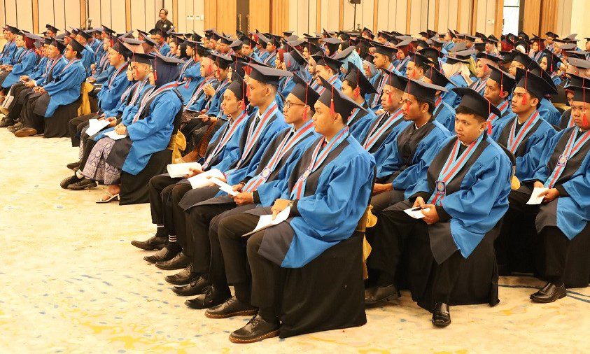 Wisuda Universitas BSI di Semarang