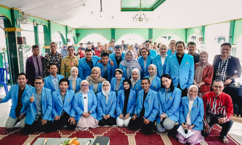 Mahasiswa Magister Manajemen Universitas Pamulang menggelar kegiatan pengabdian masyarakat guna mendukng pengembangan UMKM pada Minggu (19/1).