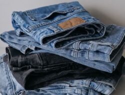 Tips Merawat Jeans Agar Tidak Pudar dan Tahan Lama