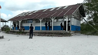 sekolah-laskar-pelangi_