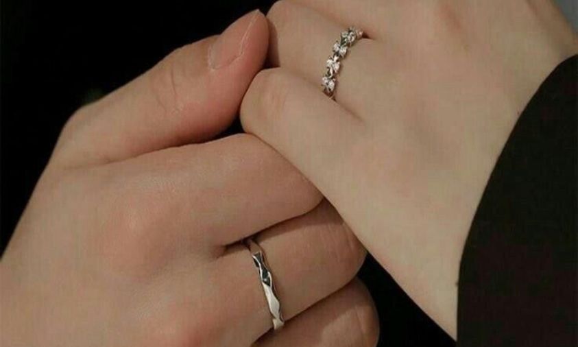 Kenapa Cincin Kawin Dipasang di Jari Manis?