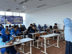 Dosen-dosen Prodi Bisnis Digital Cyber University Ajarkan Pengelolaan Usaha Berbasis IT pada UKM
