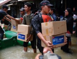 Hari Kedua Banjir, Bosowa Peduli Kembali Salurkan Bantuan kepada Ratusan Warga Makassar