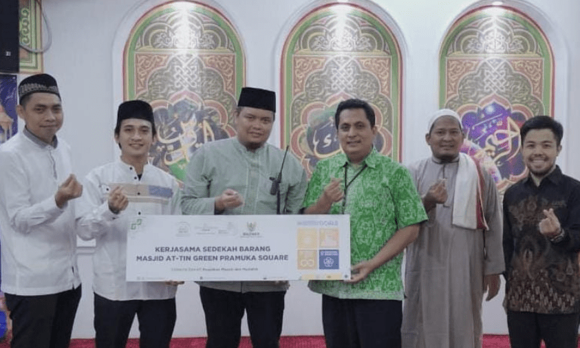 BAZNAS luncurkan program sedekah barang hasil kolaborasi bersama pengurus DKM Masjid At Tin Green Pramuka Square pada Kamis (13/3).