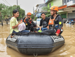 BAZNAS Tanggap Bencana: Evakuasi Korban Banjir Jakarta-Bekasi di Tengah Ramadhan