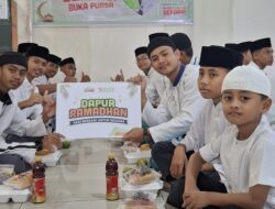 BMH Bagikan Kebahagiaan Buka Puasa untuk Santri Yatim di Bondowoso
