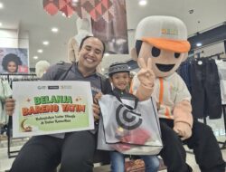 BMH Bersama Matahari, YBM PLN, dan Polres Gresik Ajak Anak Yatim Dhuafa Belanja Baju Lebaran