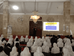 Cyber University Gelar Pelatihan AI di SMK N 20 Jakarta