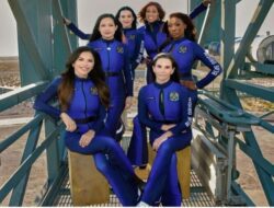 Misi Blue Origin Soroti Fashion Luar Angkasa