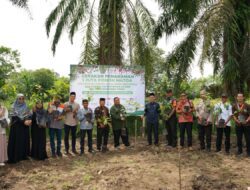 Kanwil Kemenagsu dan FOZ Sumut Jalankan Aksi Tanam 1 Juta Pohon Matoa di Desa Bulu Cina Deli Serdang   