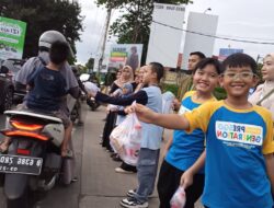 Ramadhan Ceria, POMG Sekolah Prestasi Global-Depok Bagi-Bagi Takjil