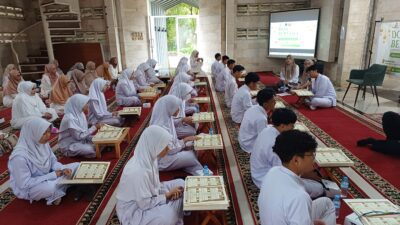 Doa Bersama Sambut Sumatif Akhir Jenjang, Siswa SMP Bosowa Al Azhar Cilegon Gelar Khataman Quran dan Sungkeman di Masjid Al Fajr