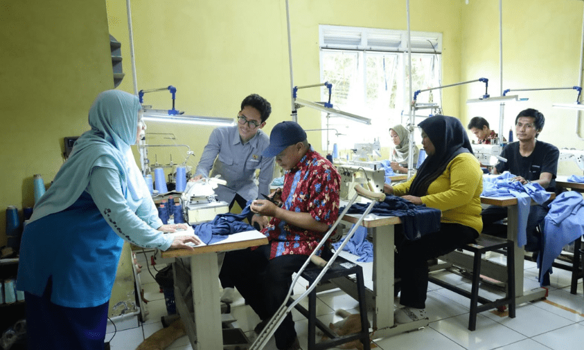 BAZNAS berikan pelatihan guna membantu mustahik disabilitas menjadi mandiri terkhusus secara ekonomi di Rumah Anggrek, Tangerang pada Selasa (22/4).