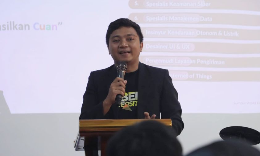 Cyber University Tanamkan Semangat Cuan Digital di Pelepasan Siswa Angkatan IV
