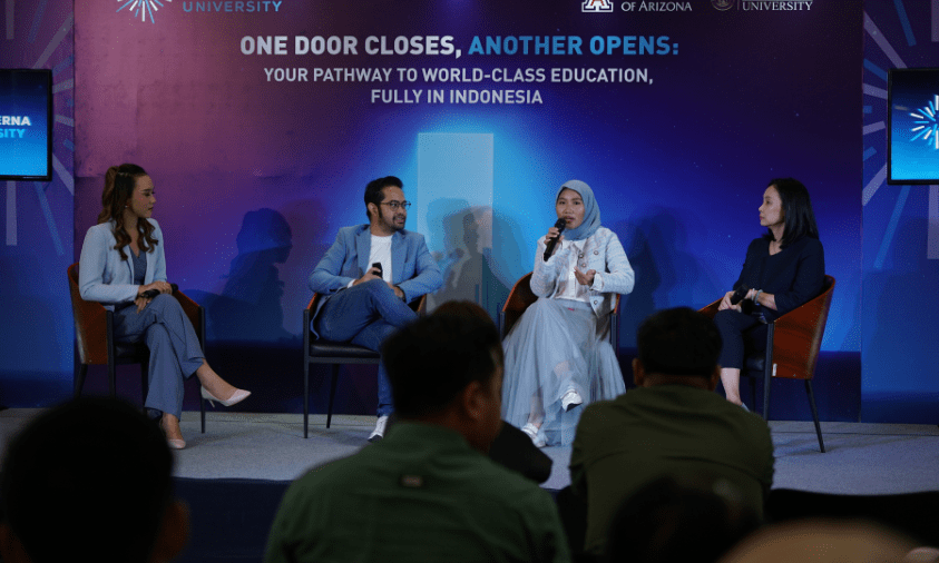 Talk show perkenalan sistem pendidikan dalam Open House yang dilaksanakan oleh Sampoerna University pada Senin (26/5).