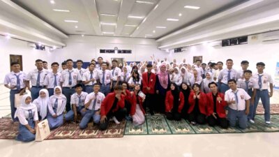 UMB Gelar Seminar Speakarya Tingkatkan Kompetensi Komunikasi Siswa SMK Negeri 8 Jakarta Menuju Karier Gemilang