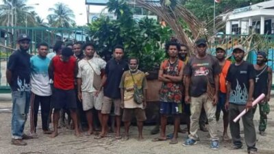 Akibat Jalan Rusak Masyarakat Distrik Demta Melakukan Pemalangan Jalan