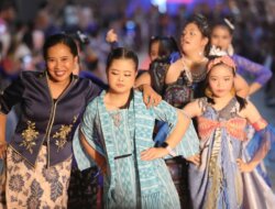 Yayasan Belantara Budaya Indonesia Hadirkan Fashion Show Bertajuk “Swarna Biru”