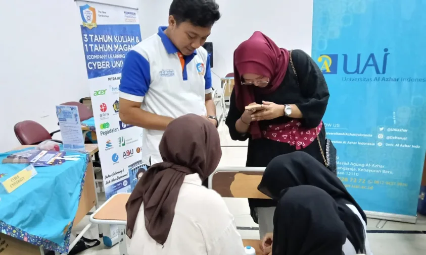 mahasiswi-digital-entrepreneur-cyber-university (6)