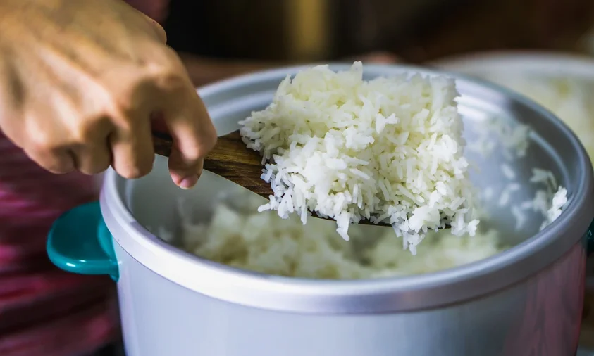 Kenapa Nasi Cepat Basi di Rice Cooker? Ini 6 Penyebab Umumnya