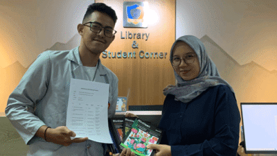Perpustakaan Cyber University Terima Buku Saku Rintisan Program 1000 Startup Digital dari Gipsy Research