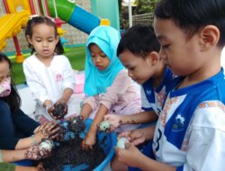 Belajar Seru di Luar Kelas: Siswa KB-TK Prestasi Global-Depok Berlatih Membuat Telur Asin