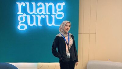 Almira Lulusan Bisnis Digital