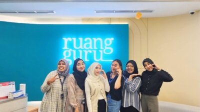 Almira Lulusan Bisnis Digital